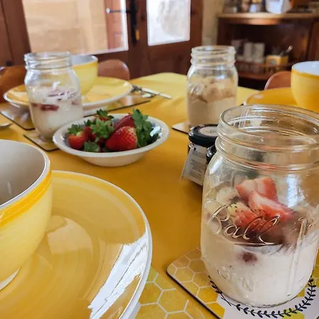 Bed & Breakfast The Honeypot Santu Pietru